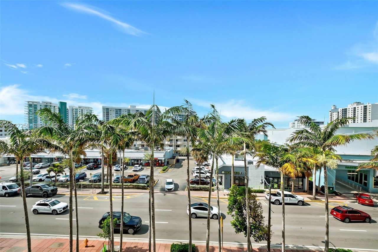 6799 Collins Ave, Unit 312, Miami Beach, FL 33141 Photo