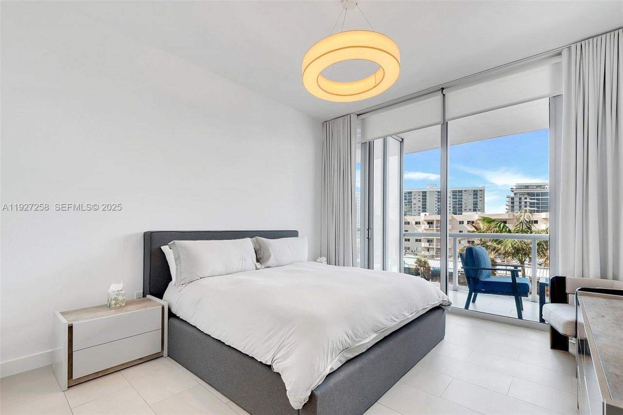 6799 Collins Ave, Unit 312, Miami Beach, FL 33141 Photo