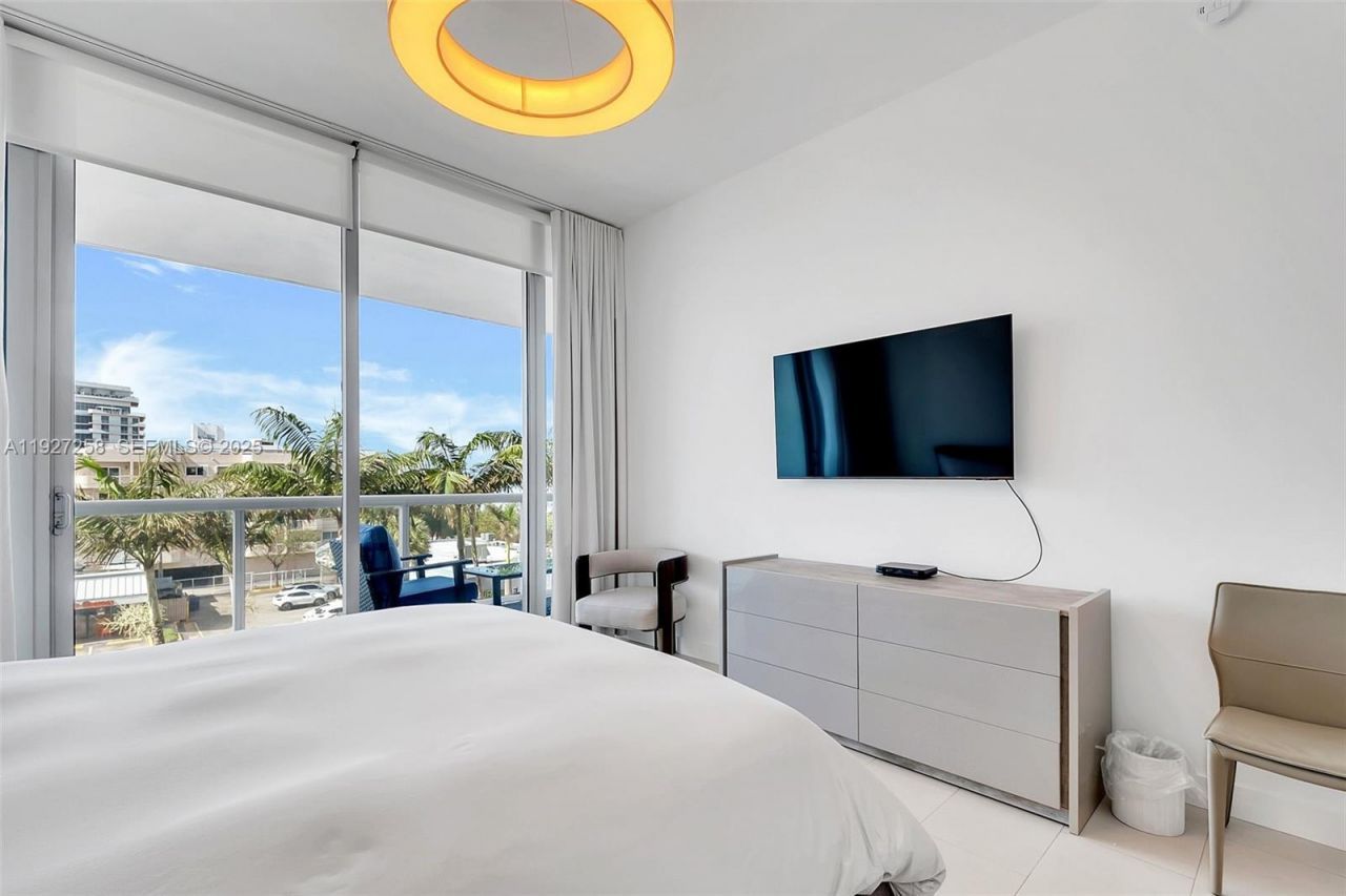 6799 Collins Ave, Unit 312, Miami Beach, FL 33141 Photo