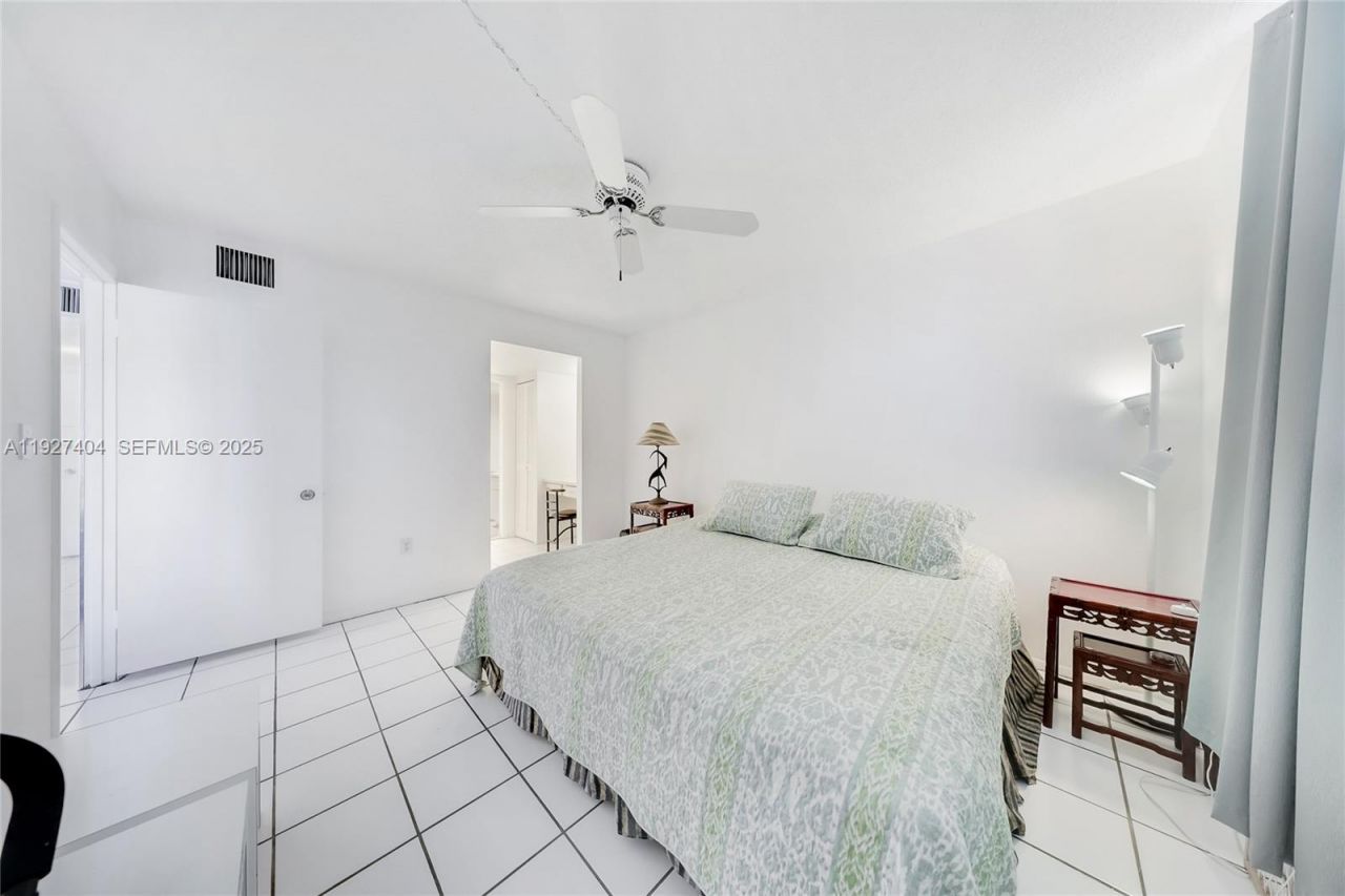 465 Ocean Dr, Unit 224, Miami Beach, FL 33139 Photo