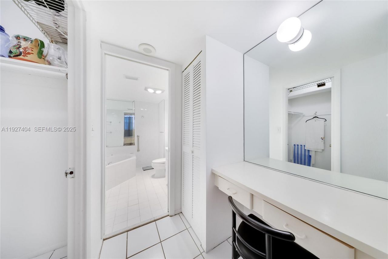 465 Ocean Dr, Unit 224, Miami Beach, FL 33139 Photo