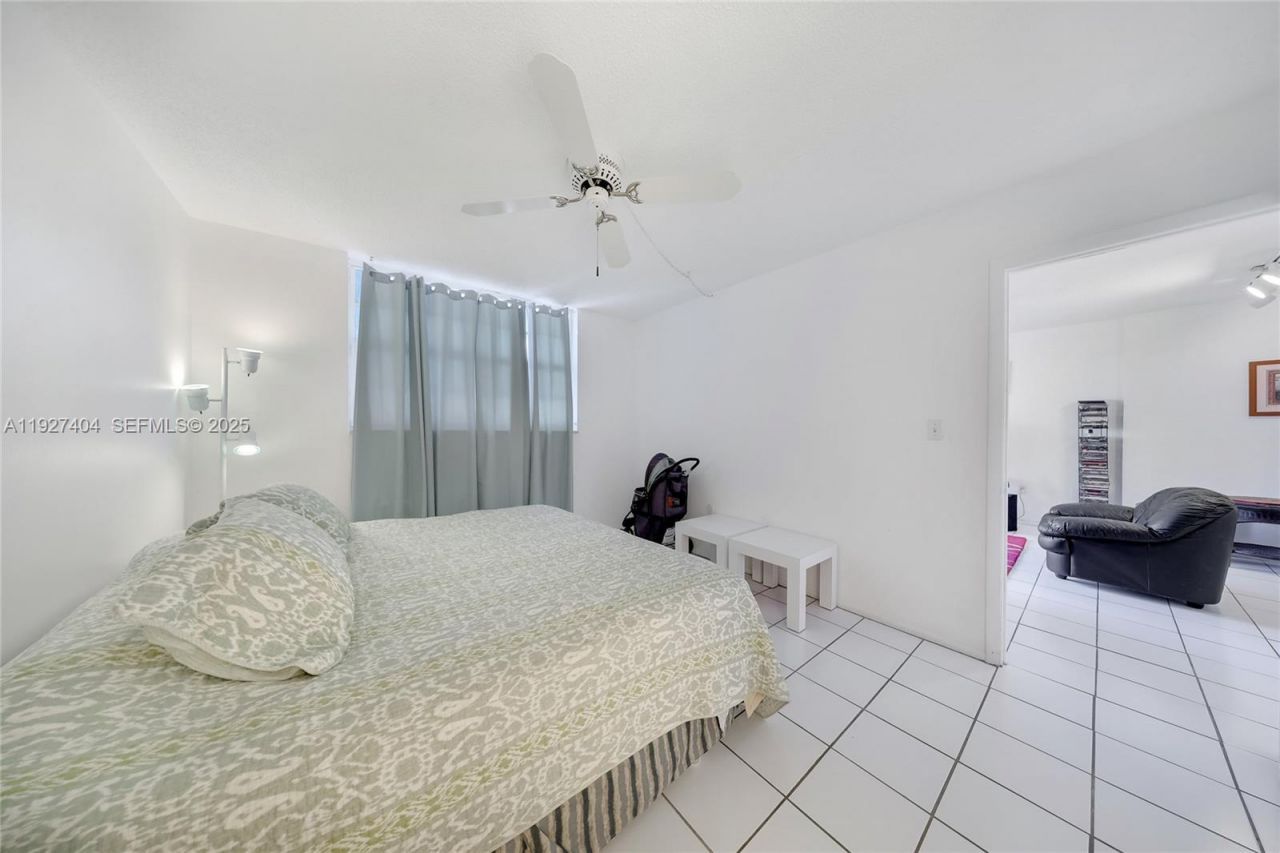 465 Ocean Dr, Unit 224, Miami Beach, FL 33139 Photo