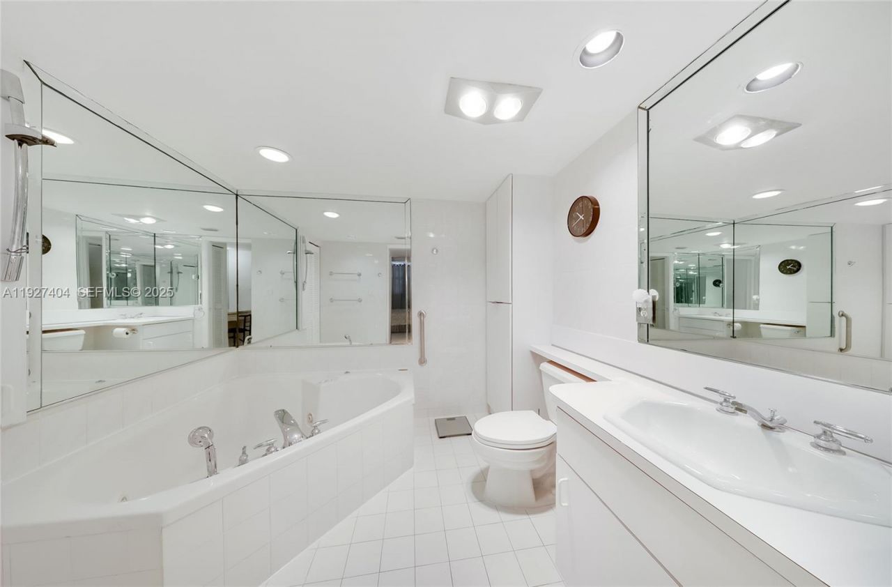 465 Ocean Dr, Unit 224, Miami Beach, FL 33139 Photo