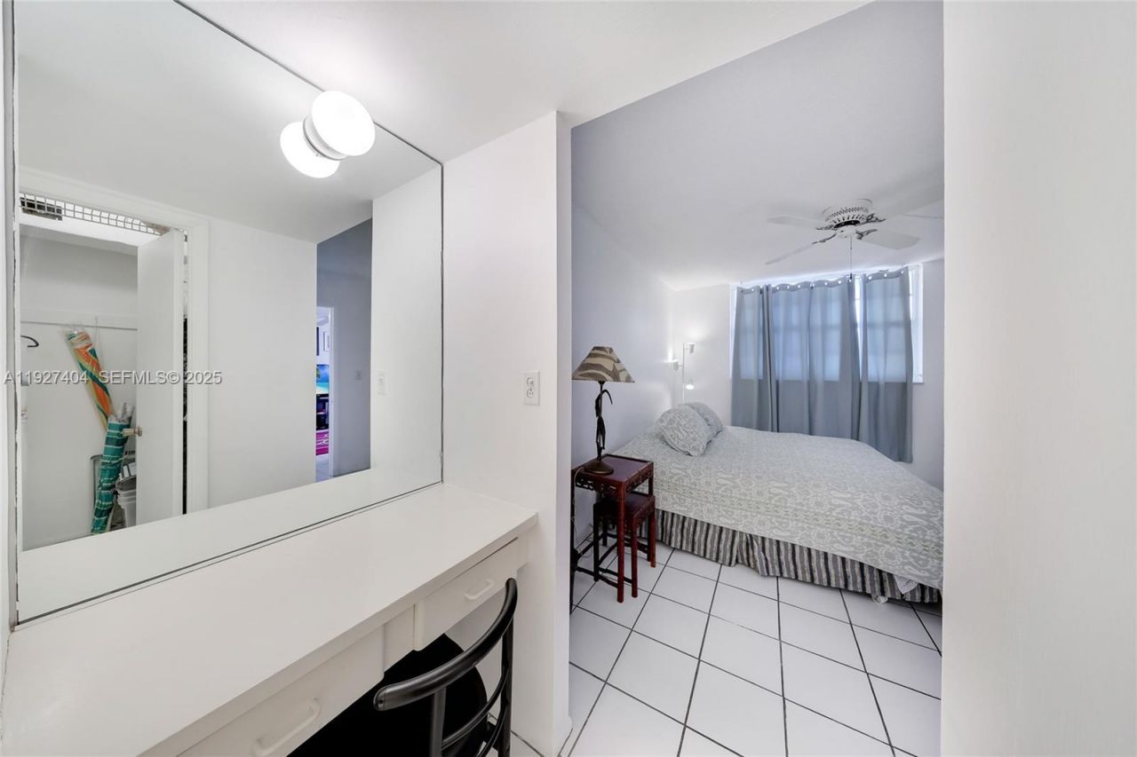465 Ocean Dr, Unit 224, Miami Beach, FL 33139 Photo