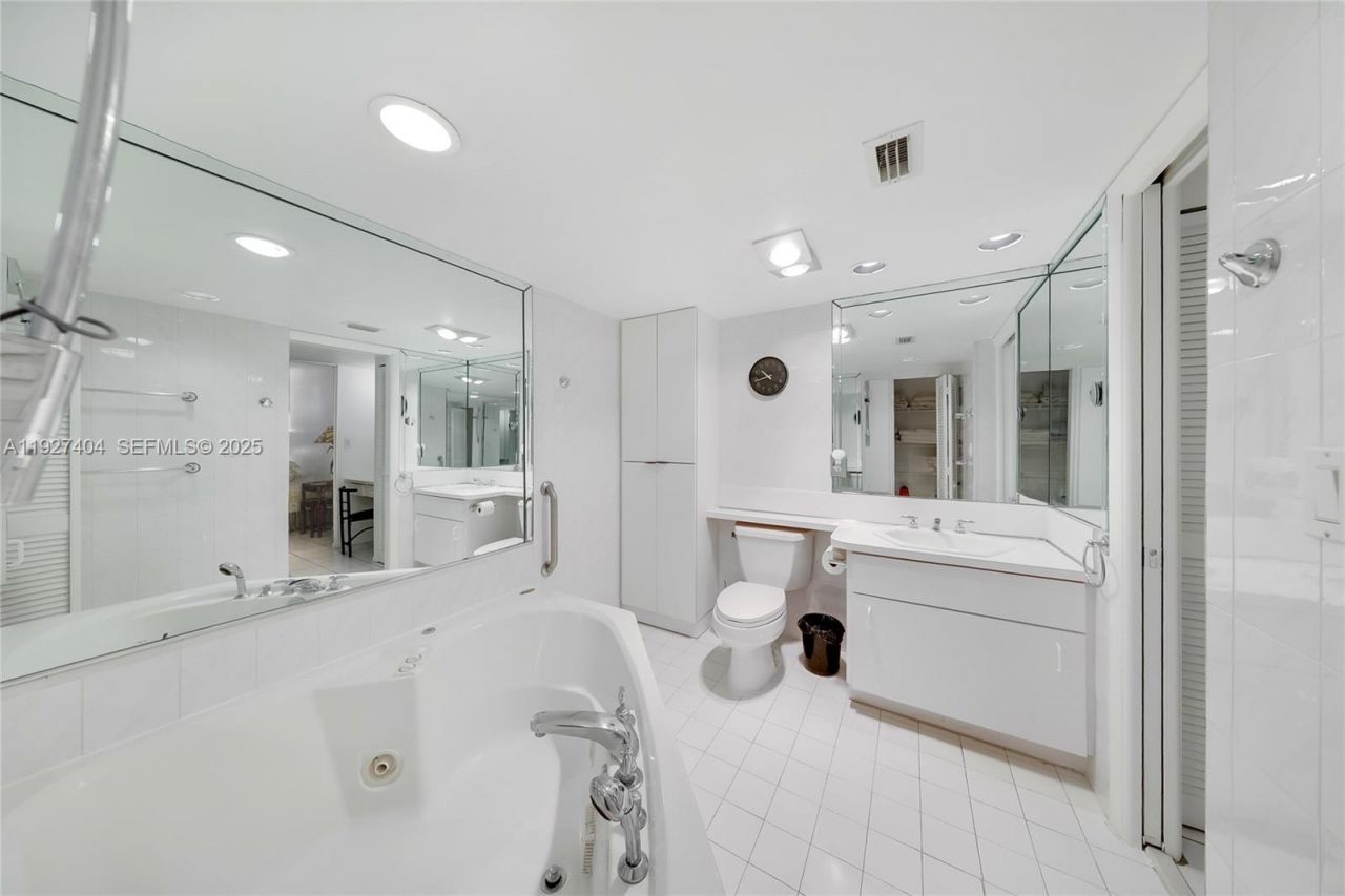 465 Ocean Dr, Unit 224, Miami Beach, FL 33139 Photo