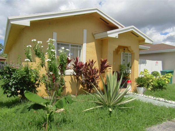 942 SW 8th Pl, Florida City, FL 33034