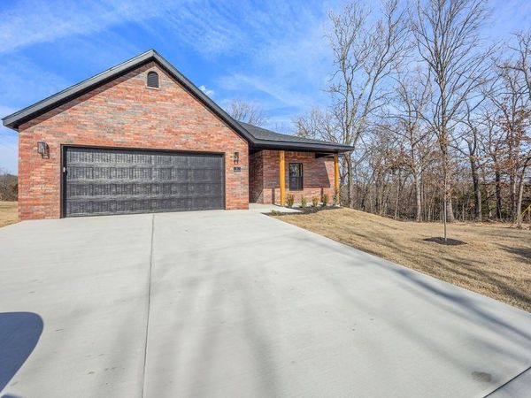 1 Cardenden Lane, Bella Vista, AR 72715