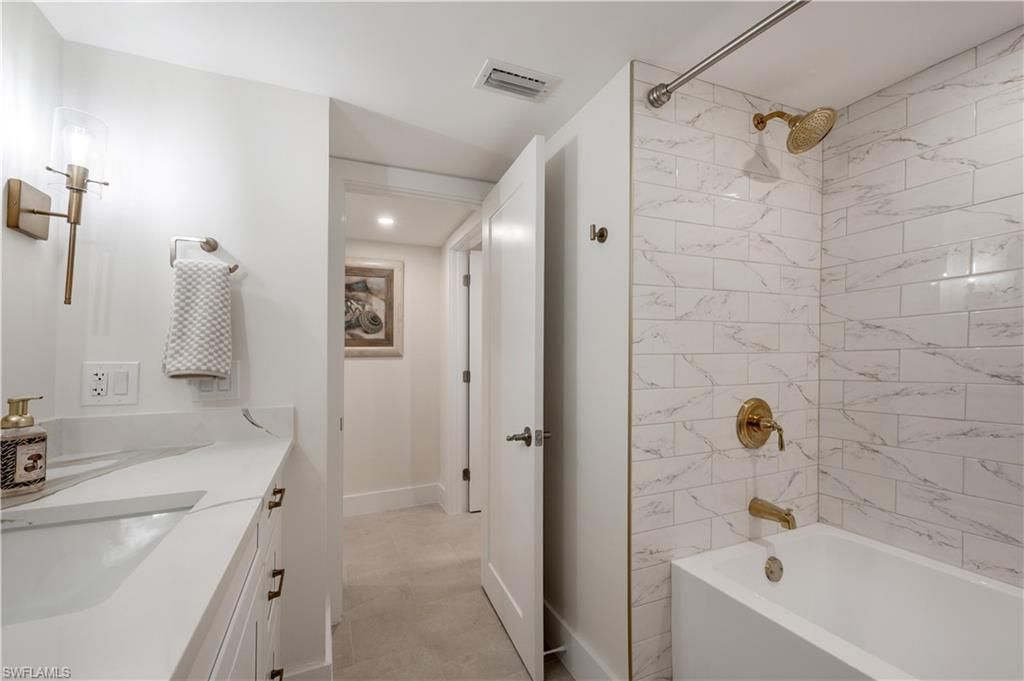 11118 Gulfshore, Unit 203, Naples, FL 34108 Photo