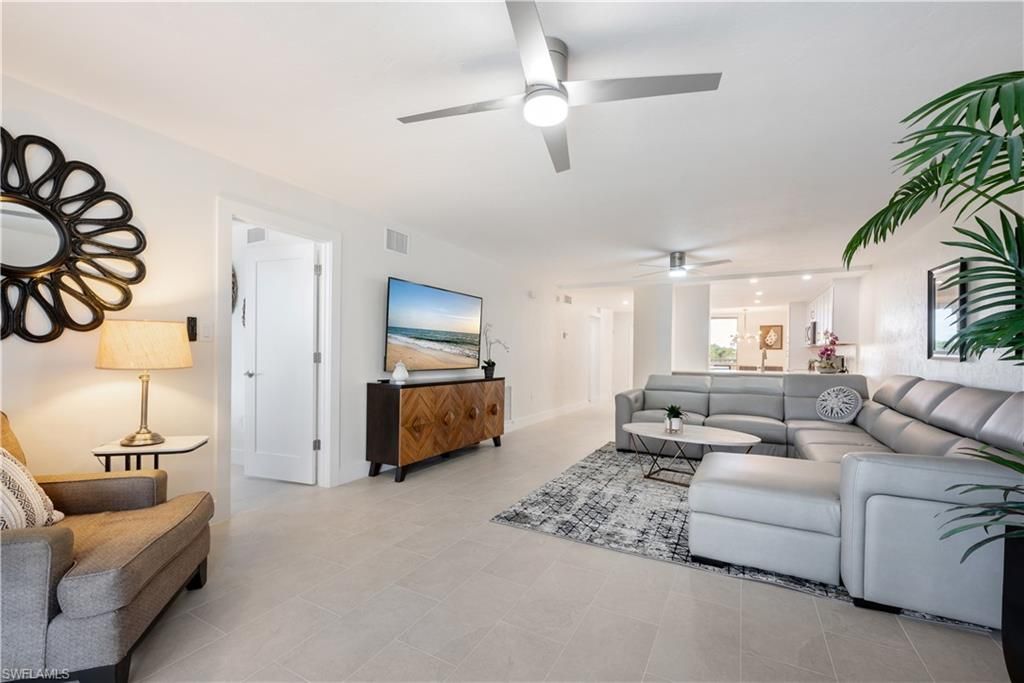 11118 Gulfshore, Unit 203, Naples, FL 34108 Photo