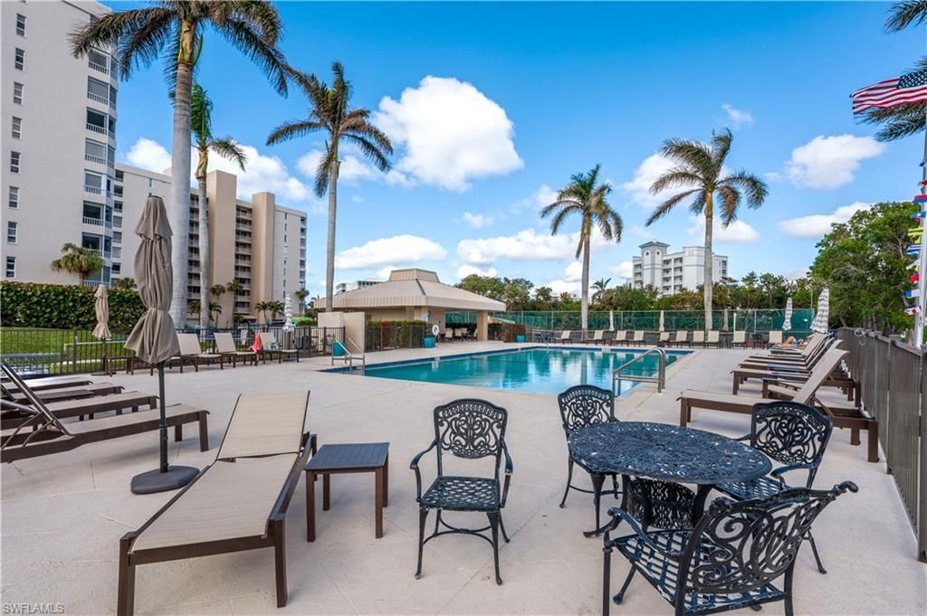11118 Gulfshore, Unit 203, Naples, FL 34108 Photo