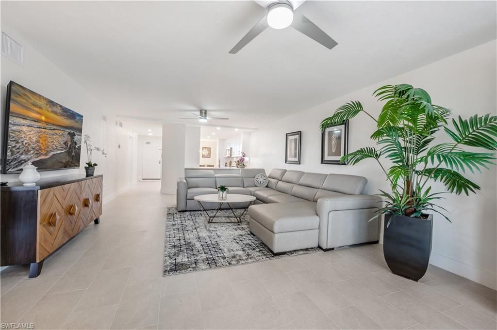 11118 Gulfshore, Unit 203, Naples, FL 34108 Photo