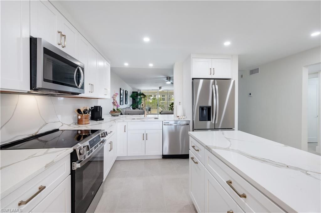 11118 Gulfshore, Unit 203, Naples, FL 34108 Photo