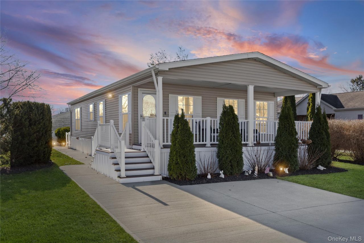 1661 Old Country Road, Unit 351B, Riverhead, NY 11901 Main Photo