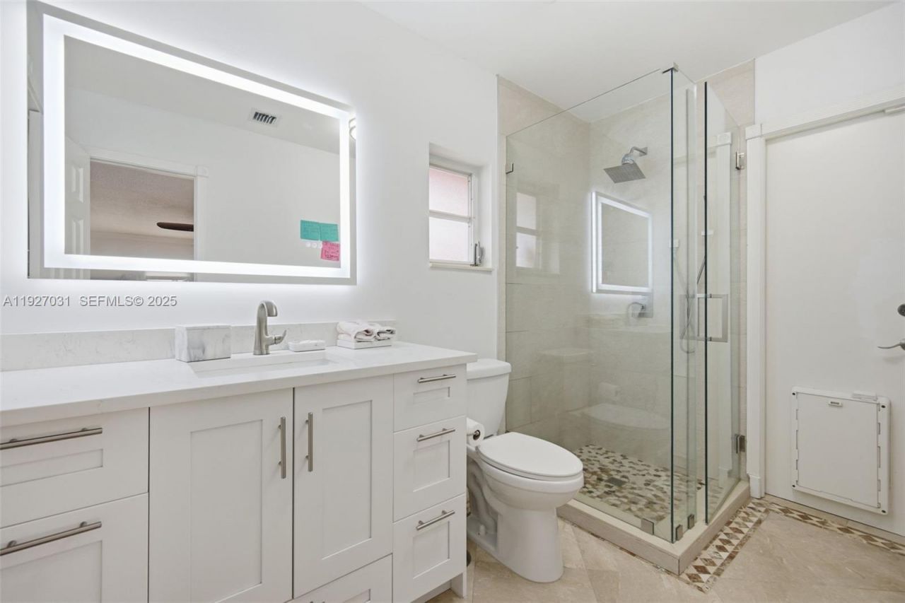 713 Diplomat Pkwy, Hallandale Beach, FL 33009 Photo