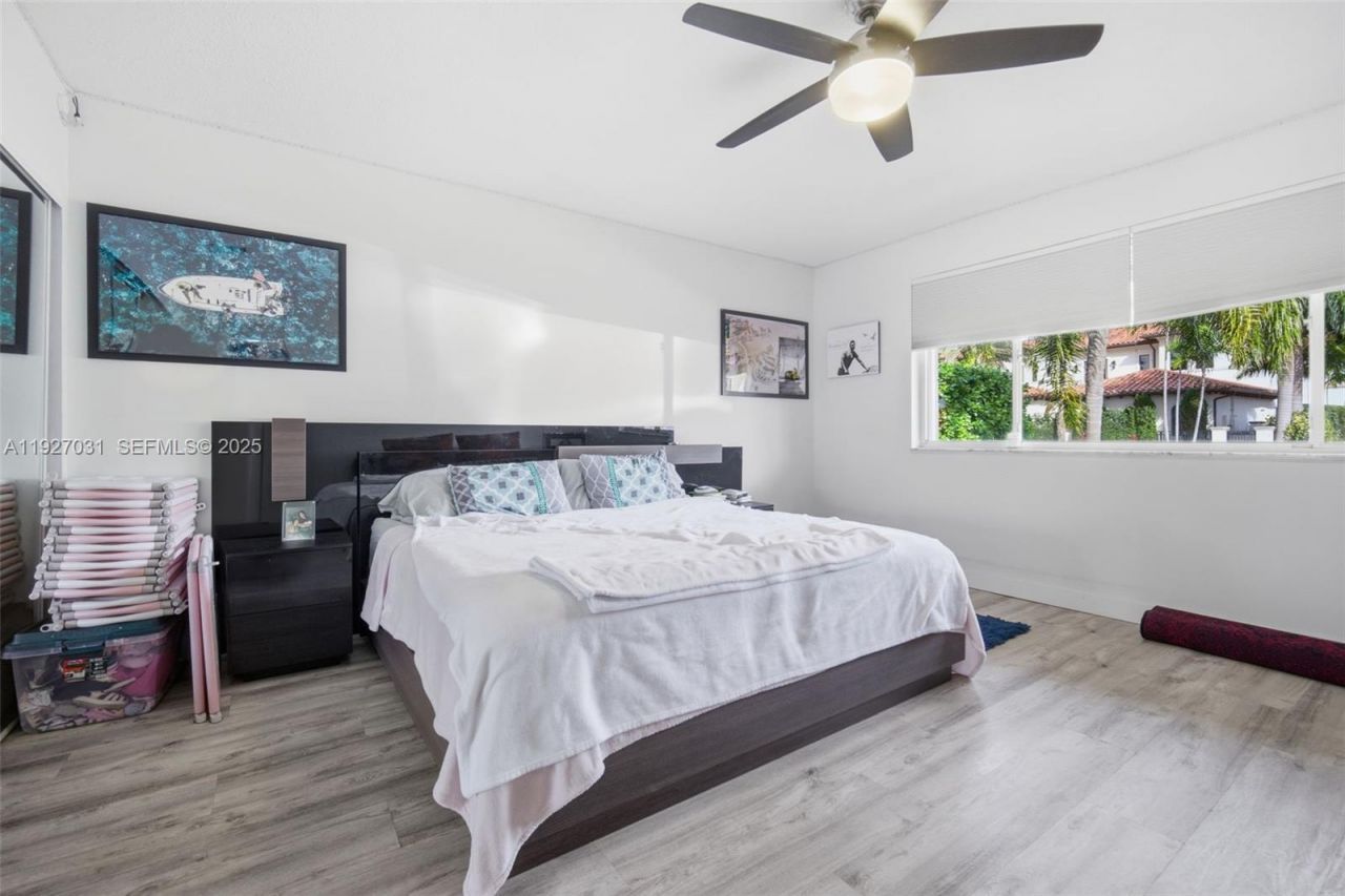 713 Diplomat Pkwy, Hallandale Beach, FL 33009 Photo