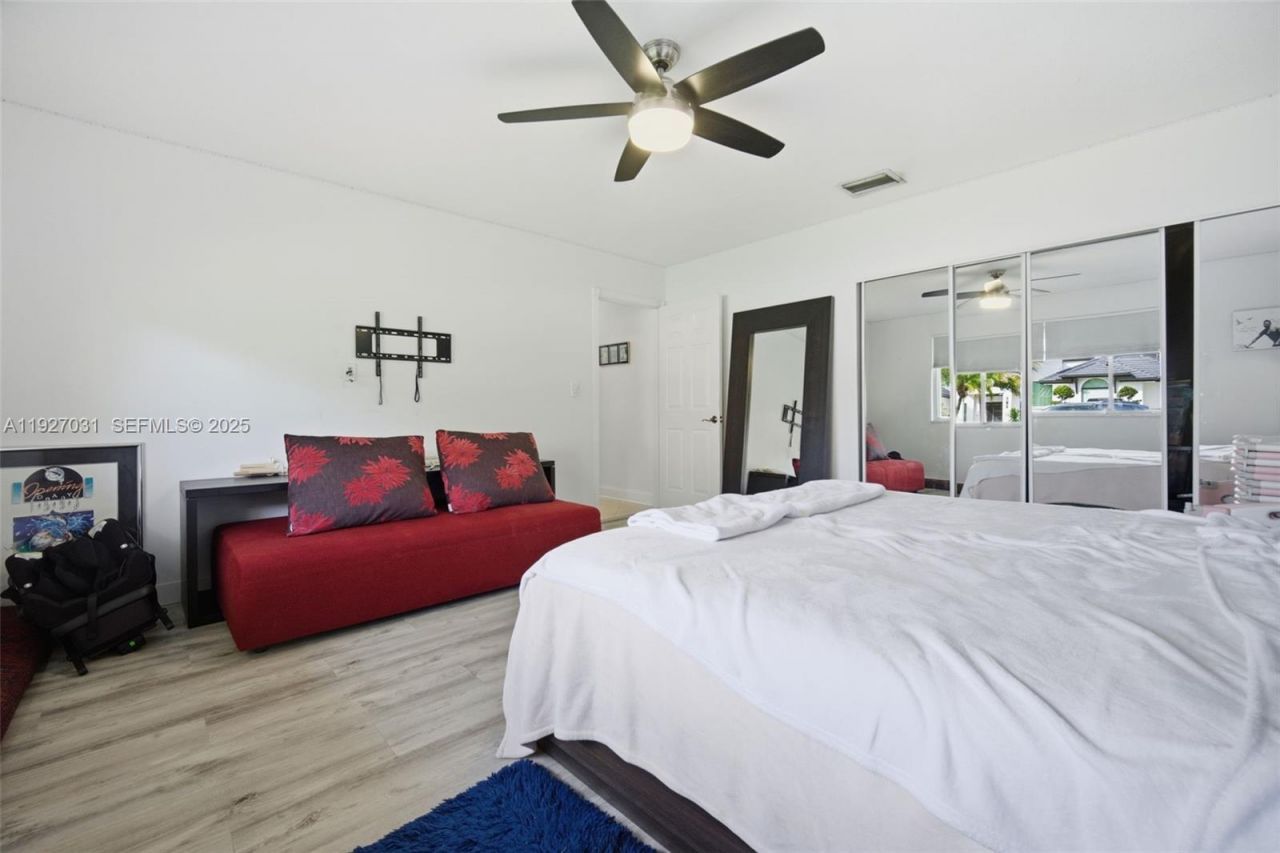 713 Diplomat Pkwy, Hallandale Beach, FL 33009 Photo