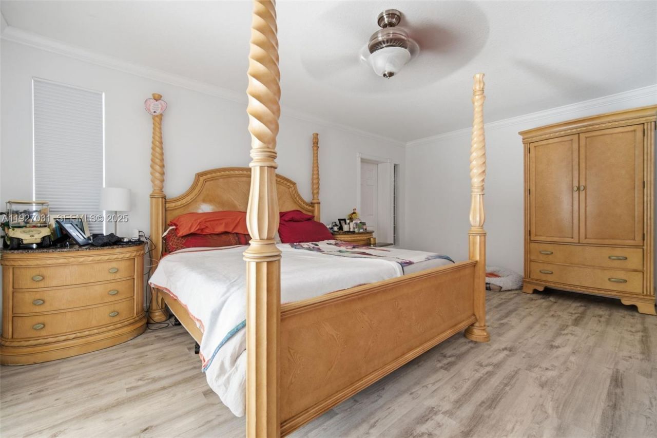 713 Diplomat Pkwy, Hallandale Beach, FL 33009 Photo