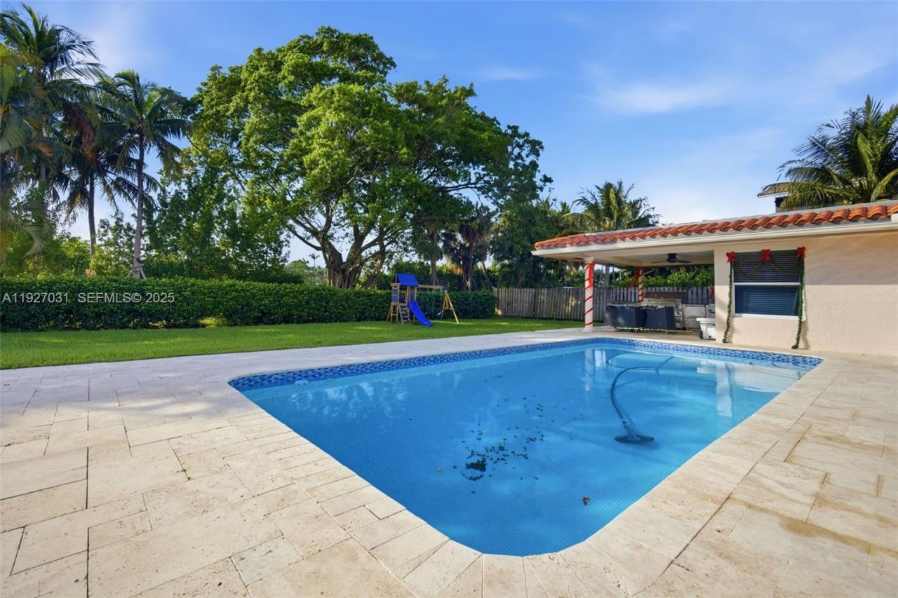 713 Diplomat Pkwy, Hallandale Beach, FL 33009 Photo