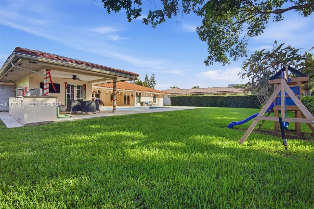 713 Diplomat Pkwy, Hallandale Beach, FL 33009 Photo