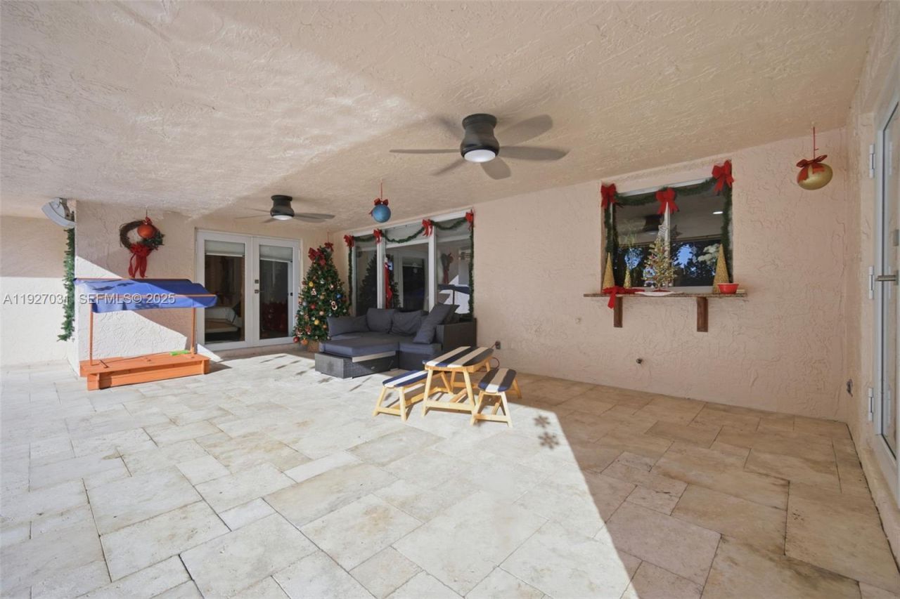 713 Diplomat Pkwy, Hallandale Beach, FL 33009 Photo