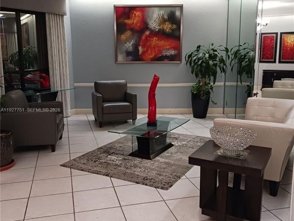 1000 Saint Charles Pl, Unit L2, Pembroke Pines, FL 33026