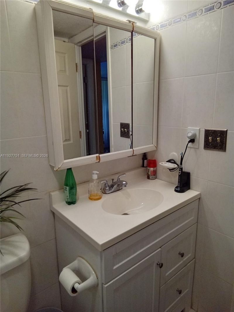 1000 Saint Charles Pl, Unit L2, Pembroke Pines, FL 33026 Photo