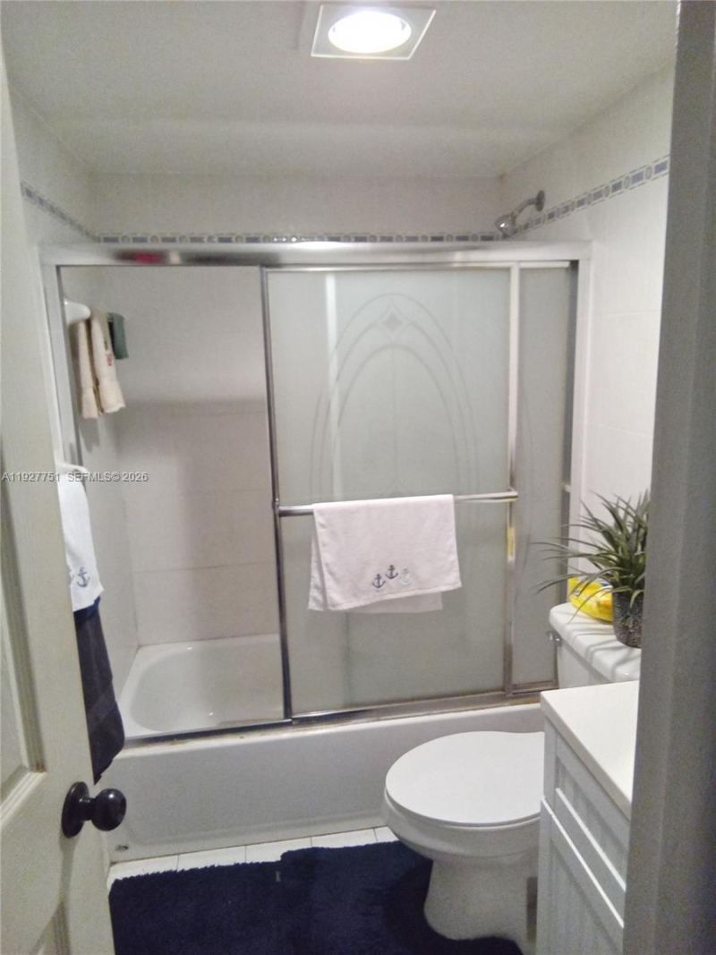 1000 Saint Charles Pl, Unit L2, Pembroke Pines, FL 33026 Photo