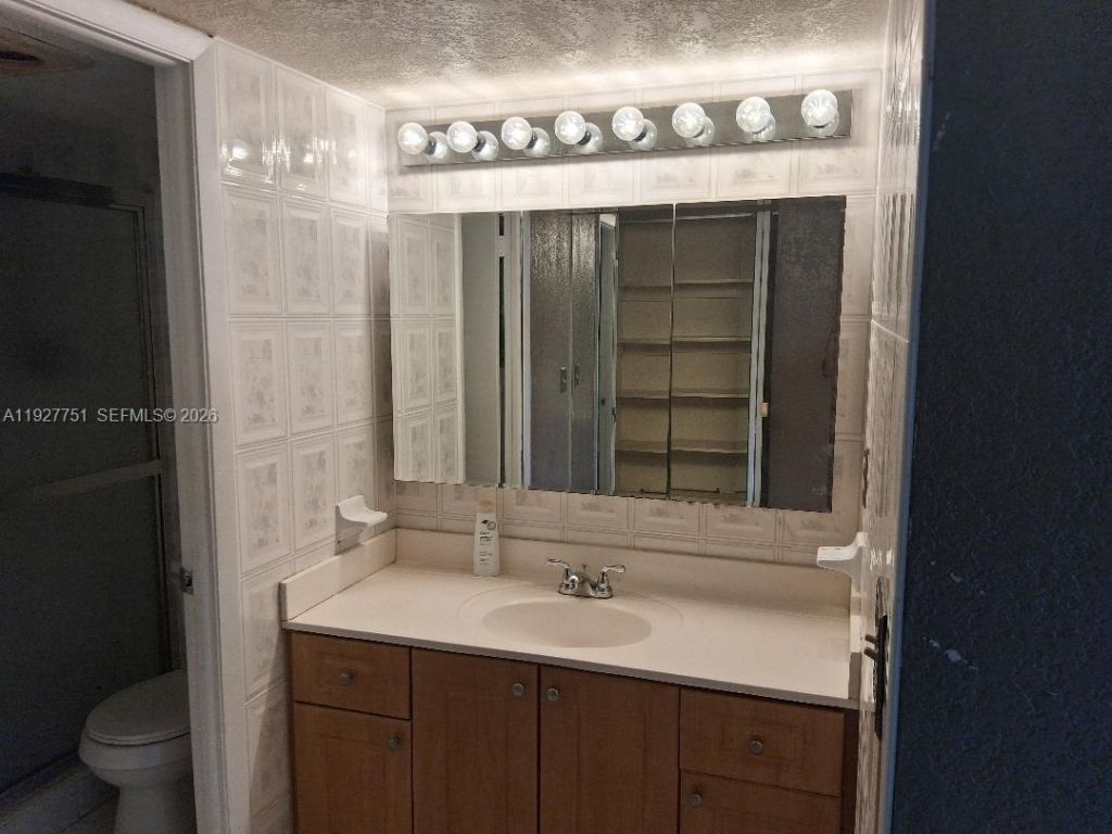 1000 Saint Charles Pl, Unit L2, Pembroke Pines, FL 33026 Photo