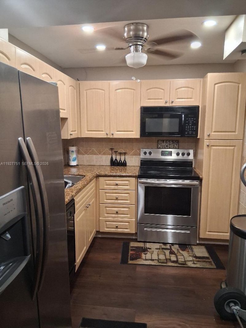 1000 Saint Charles Pl, Unit L2, Pembroke Pines, FL 33026 Photo