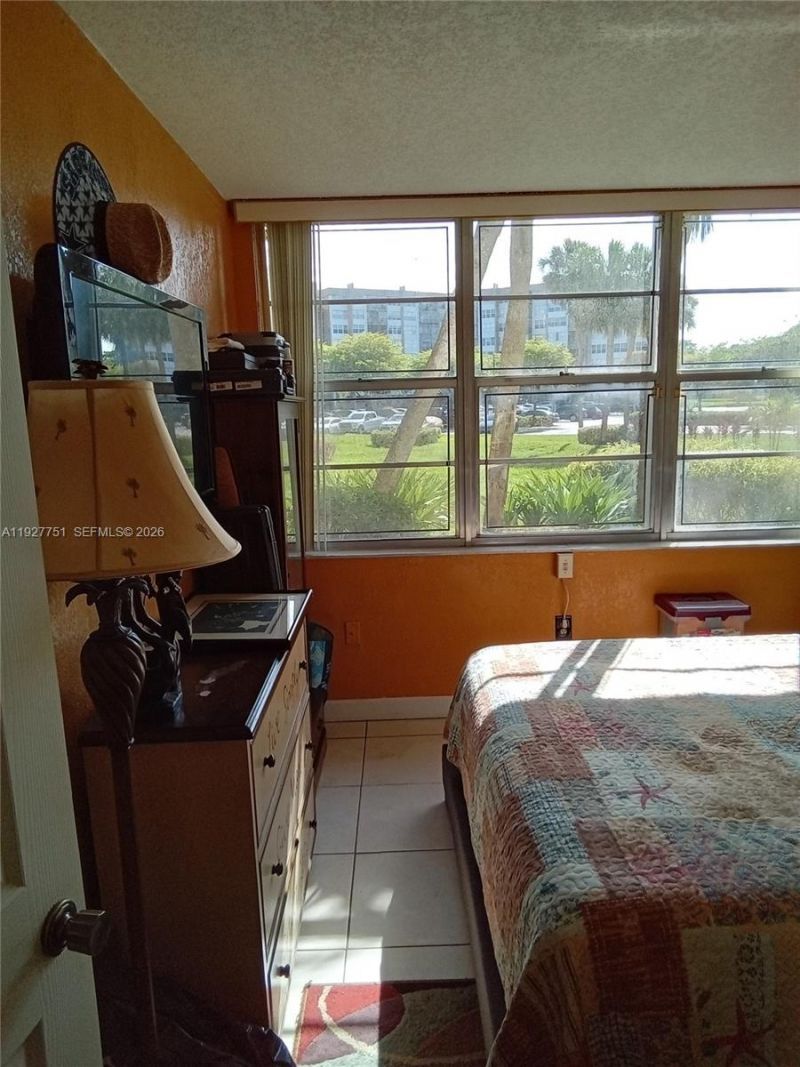 1000 Saint Charles Pl, Unit L2, Pembroke Pines, FL 33026 Photo