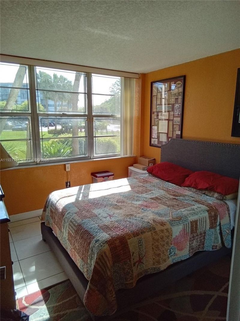 1000 Saint Charles Pl, Unit L2, Pembroke Pines, FL 33026 Photo