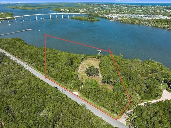 250 Live Oak Dr, Vero Beach, FL 32963
