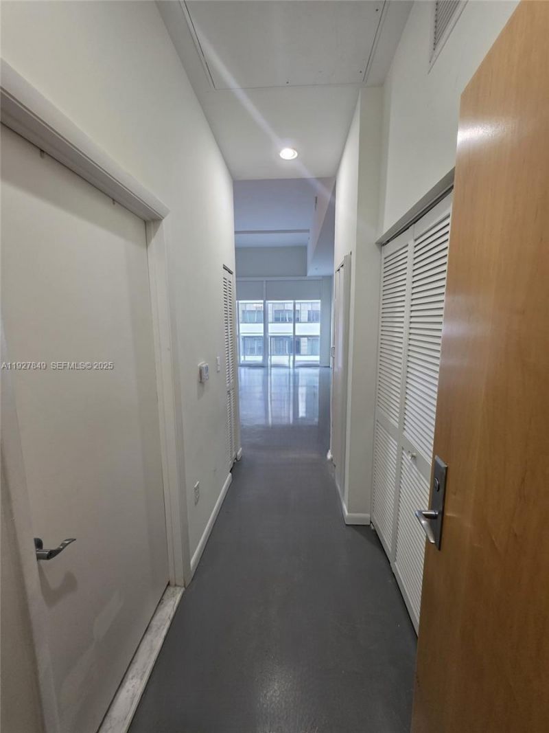 253 NE 2nd St, Unit 324, Miami, FL 33132 Photo