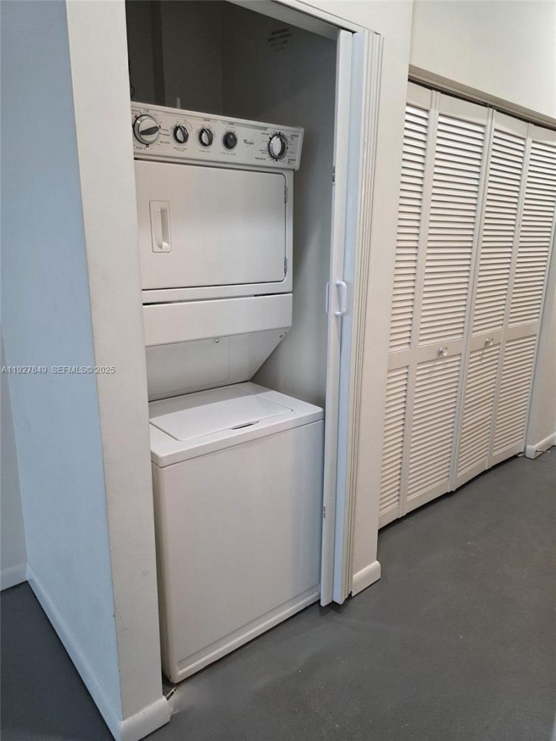 253 NE 2nd St, Unit 324, Miami, FL 33132 Photo