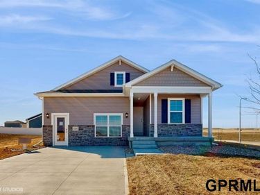 11631 Port Royal Drive, Papillion, NE 68046