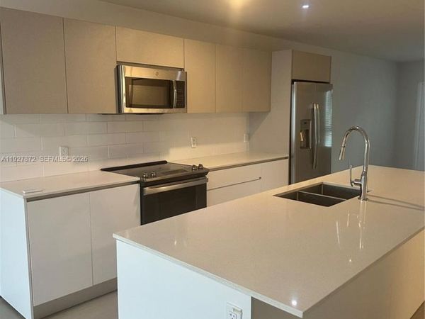 2555 NE 193rd St, Unit 2116, Miami, FL 33180