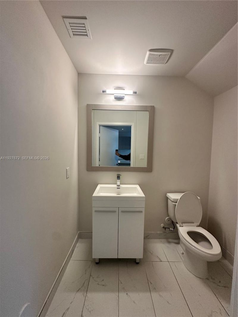 2555 NE 193rd St, Unit 2116, Miami, FL 33180 Photo