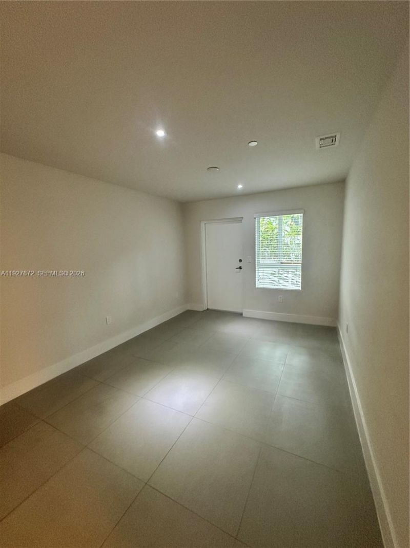 2555 NE 193rd St, Unit 2116, Miami, FL 33180 Photo