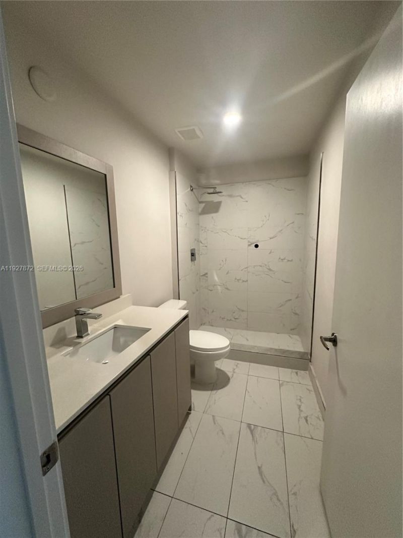 2555 NE 193rd St, Unit 2116, Miami, FL 33180 Photo