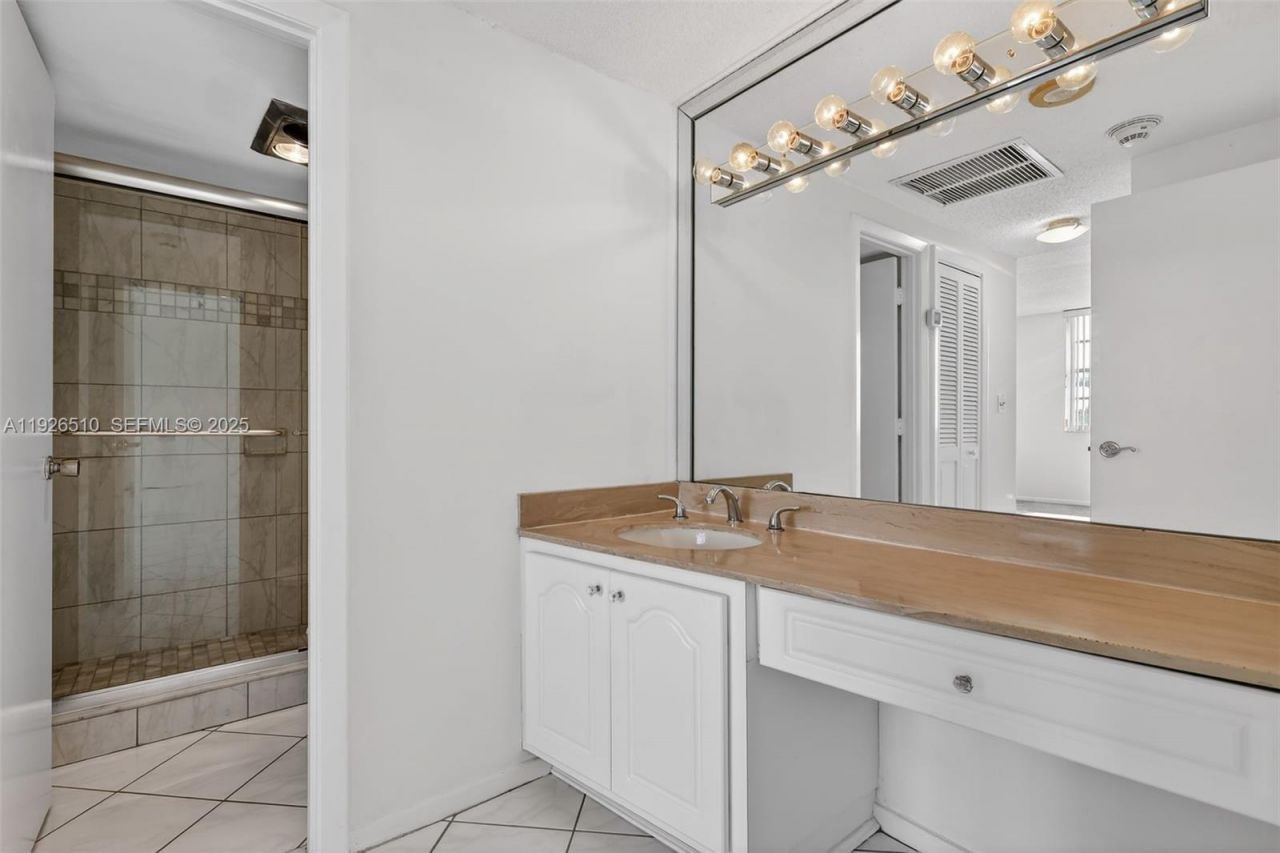 300 Bayview Dr, Unit 202, Sunny Isles Beach, FL 33160 Photo