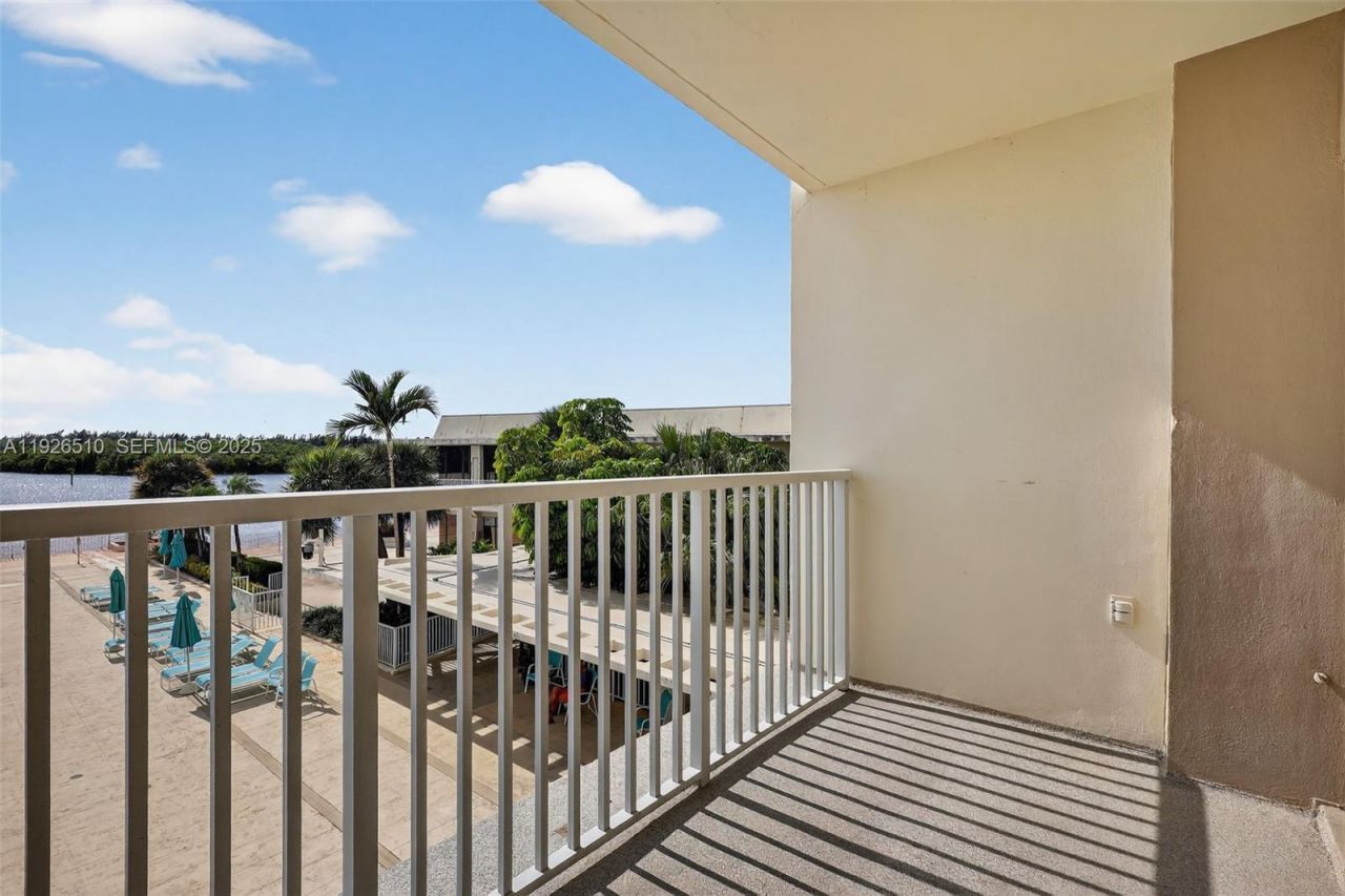 300 Bayview Dr, Unit 202, Sunny Isles Beach, FL 33160 Photo