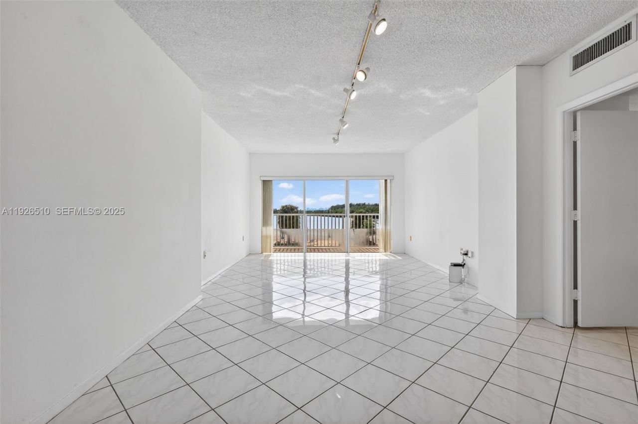 300 Bayview Dr, Unit 202, Sunny Isles Beach, FL 33160 Photo