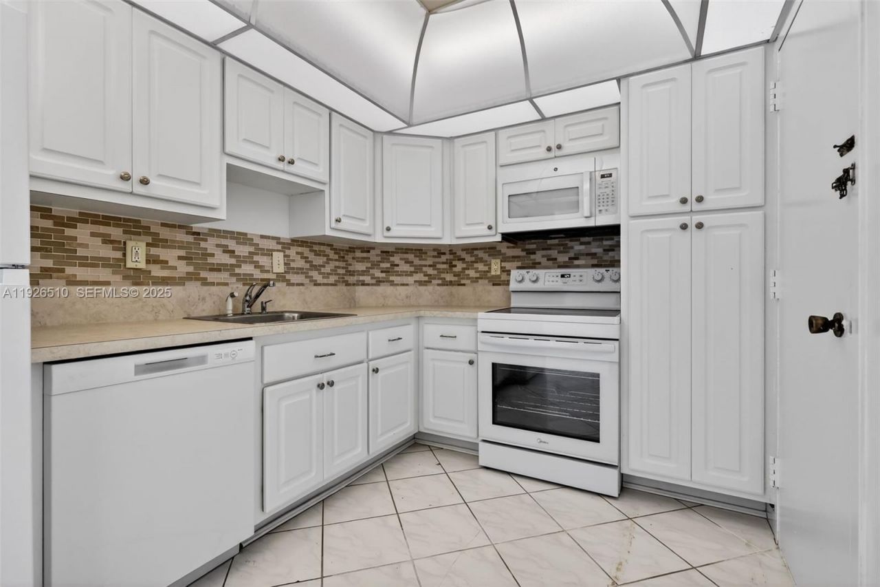 300 Bayview Dr, Unit 202, Sunny Isles Beach, FL 33160 Photo