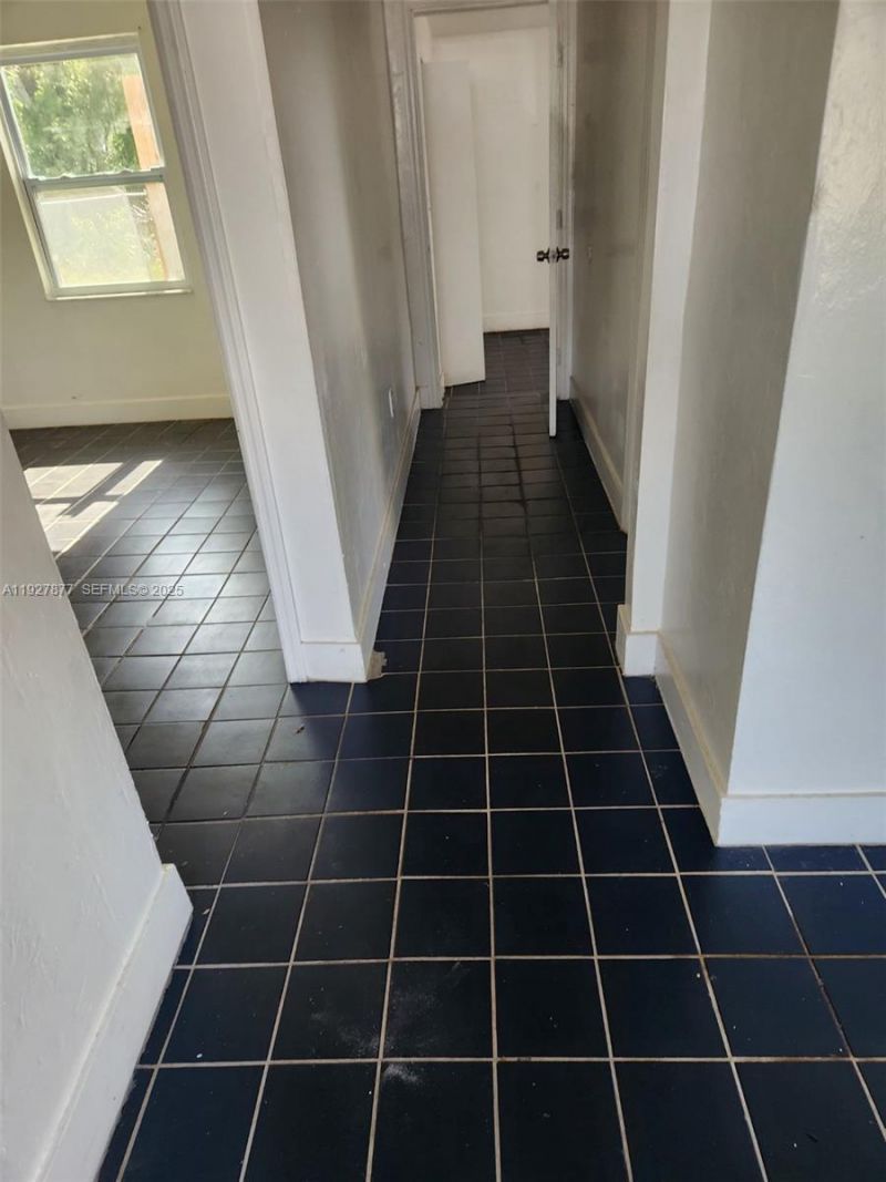 10 NW 28th Way, Fort Lauderdale, FL 33311 Photo