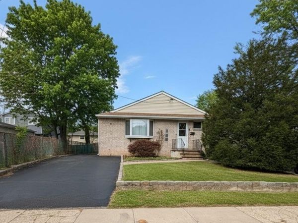 19 7th Street, Bayville, NY 11709