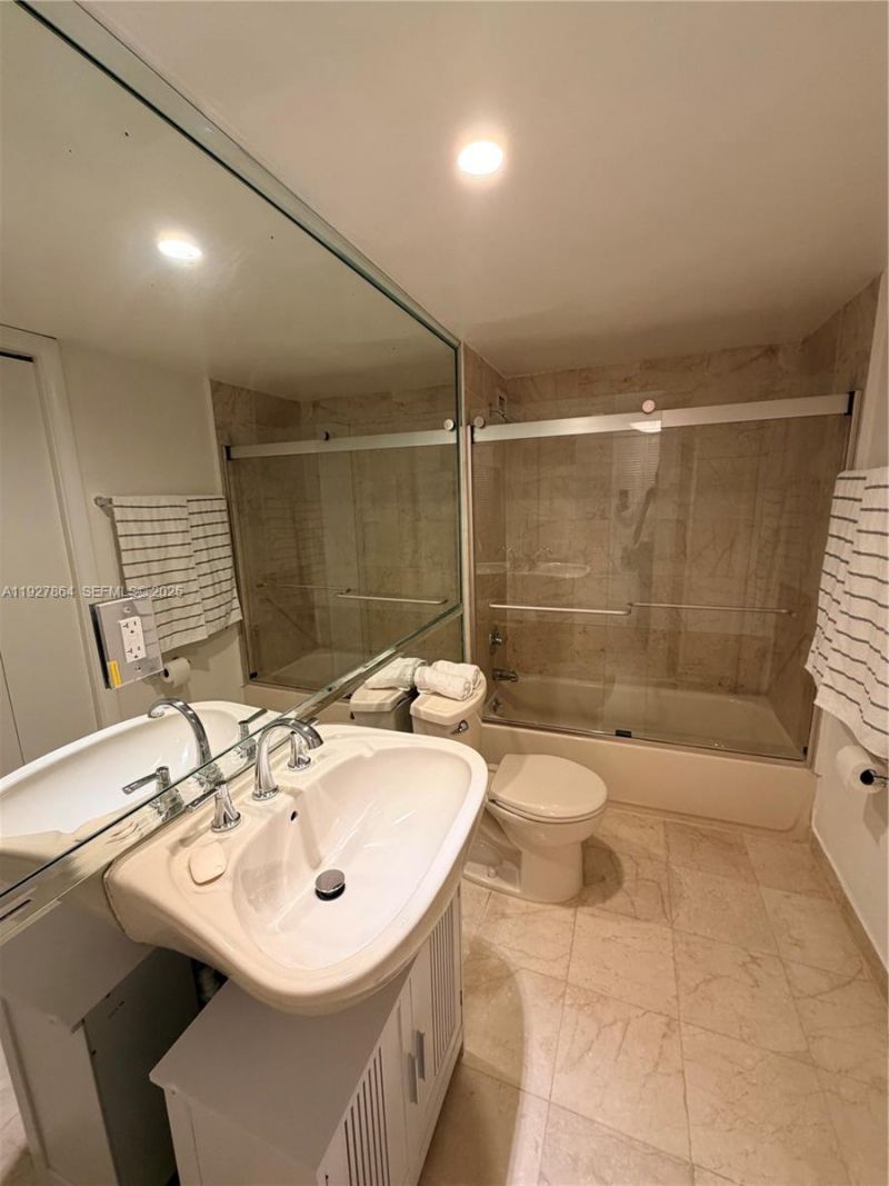 5151 Collins Ave, Unit 730 + DEN, Miami Beach, FL 33140 Photo