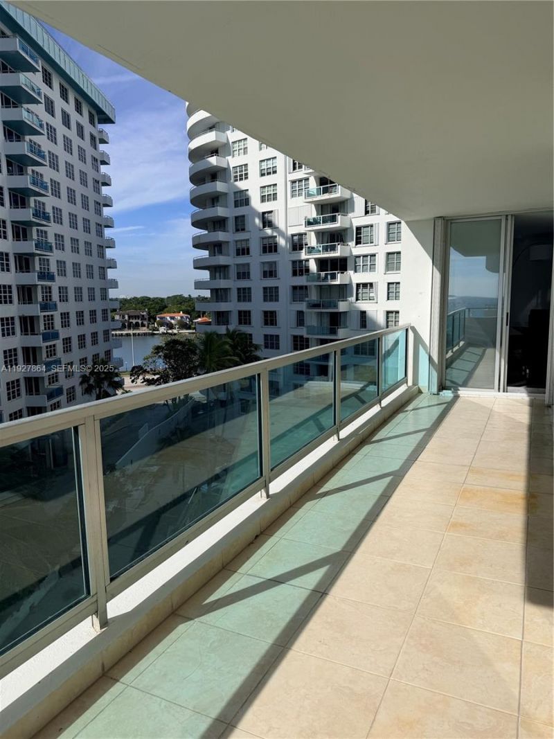 5151 Collins Ave, Unit 730 + DEN, Miami Beach, FL 33140 Photo
