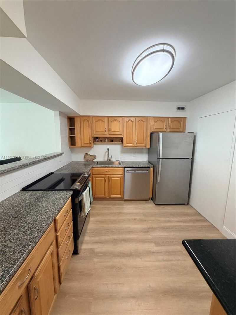 5151 Collins Ave, Unit 730 + DEN, Miami Beach, FL 33140 Photo