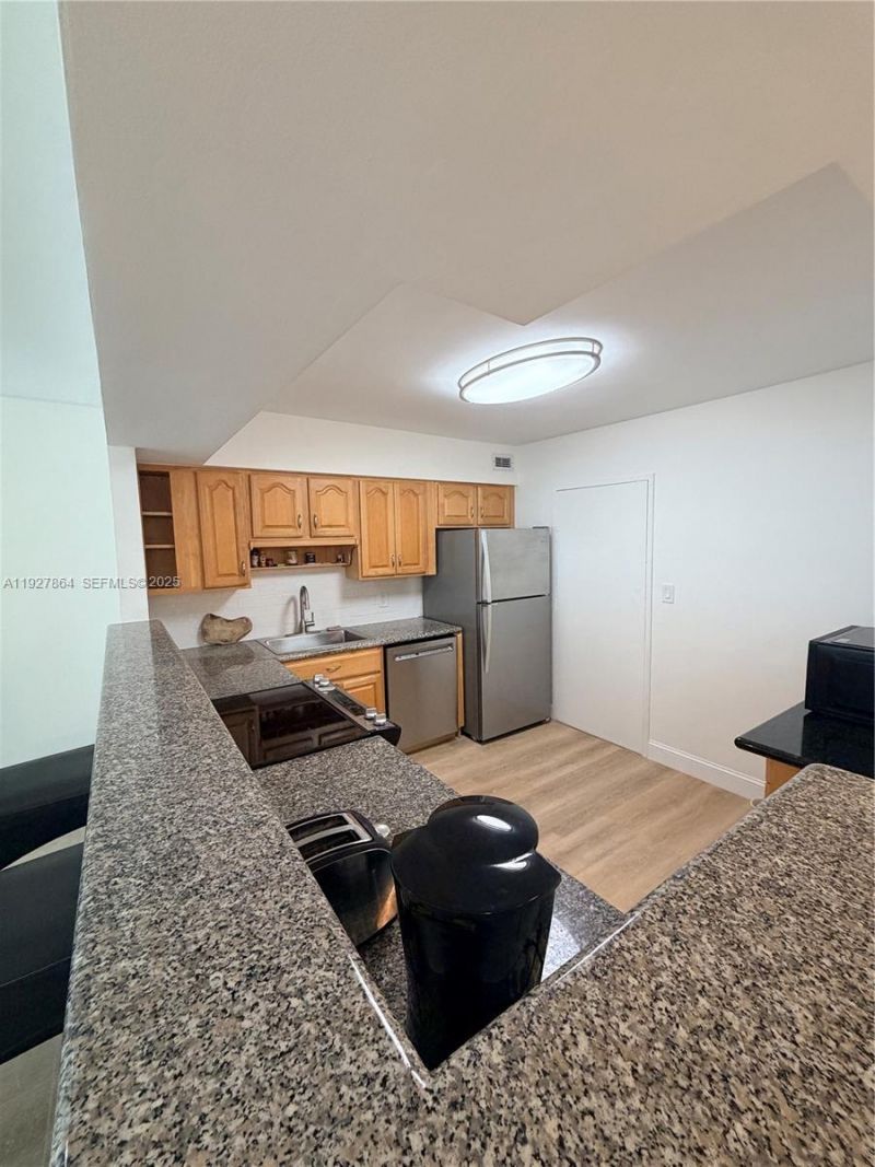 5151 Collins Ave, Unit 730 + DEN, Miami Beach, FL 33140 Photo