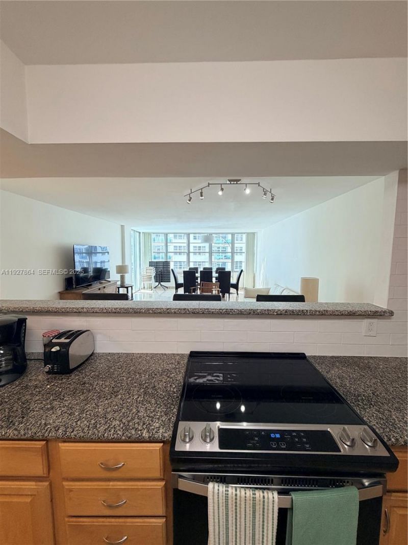 5151 Collins Ave, Unit 730 + DEN, Miami Beach, FL 33140 Photo